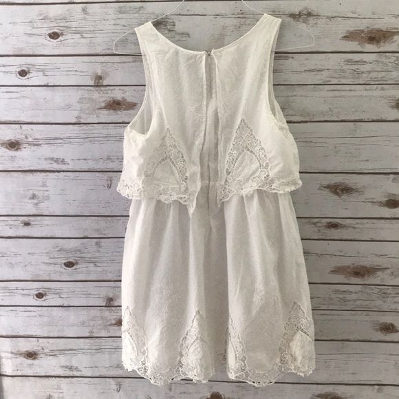 • Forever 21 White Crochet Dress • - Picture 4 of 7